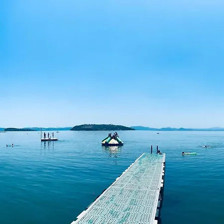 Prázdninový dům Stunning Stacaravan